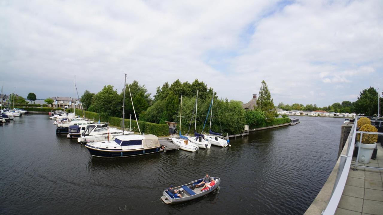 Schiphuis Giethoorn/Wanneperveen Vila Exterior foto